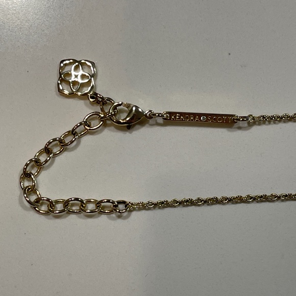 Kendra Scott Elisa Openwork Gold Pendant Necklace - Picture 3 of 4